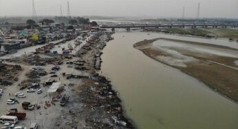 Cadáveres supuestamente de muertos por Covid aparecen en el Ganges en India