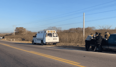 Choca una camioneta contra tráiler en Villa Unión-El Rosario
