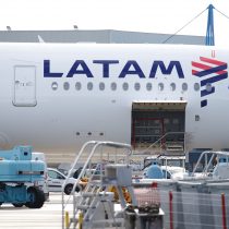 En caída libre: Acciones de Latam Airlines se desploman un 20,4% y se suspende su cotización