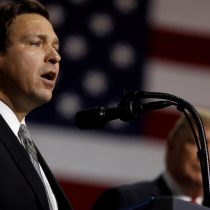 Gobernador de Florida afín a Trump elimina restricciones locales contra el Covid-19