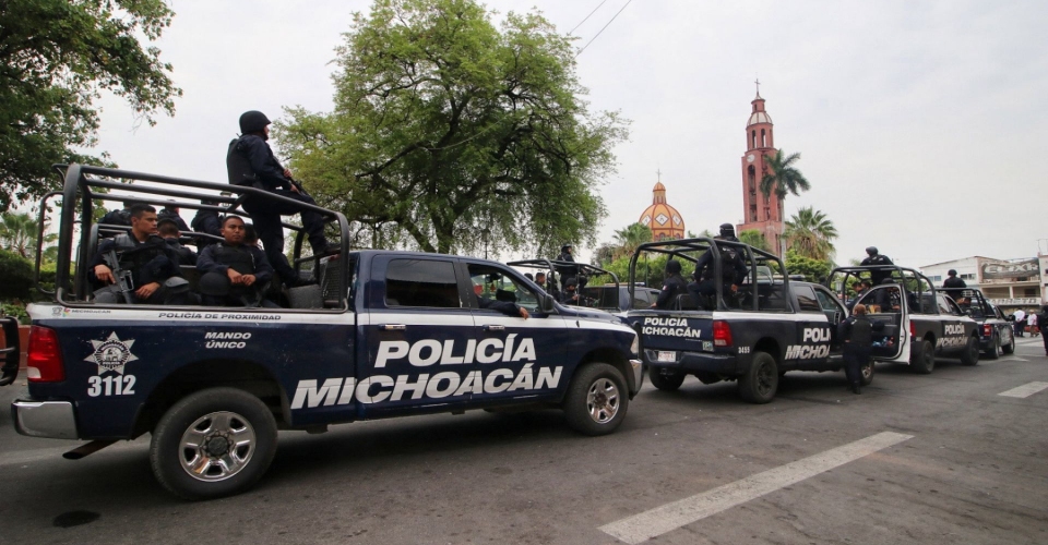 Habitantes de Michoacán exigen cese de violencia en Apatzingán