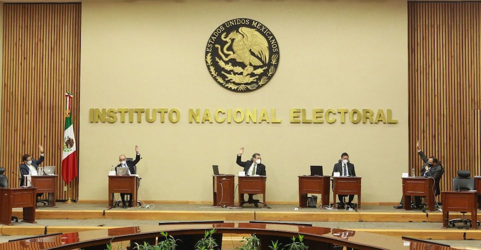 INE descarta retiro de candidaturas por quejas; multa a Morena en SLP