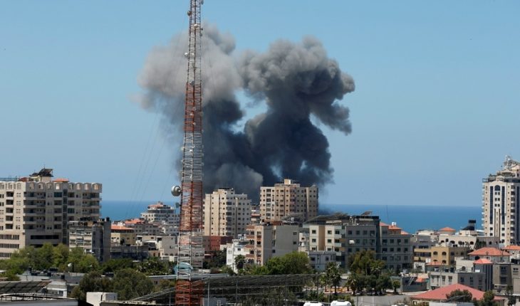 Israel intensifica su ofensiva en Gaza y Hamas continúa lanzando cohetes