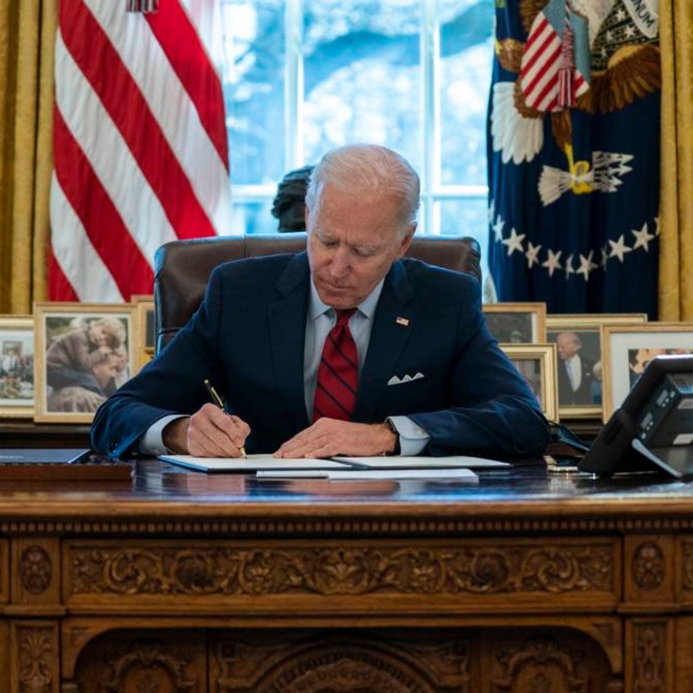 Joe Biden levanta sospechas al ser visto con mascarilla de nuevo