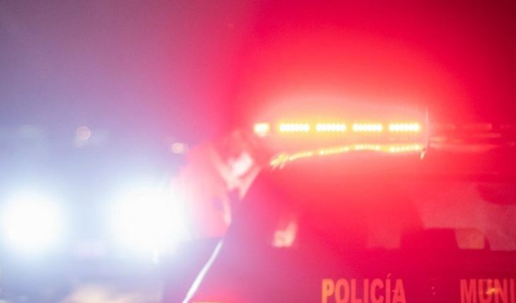 Joven es detenido por presuntos policías en el centro de Culiacán