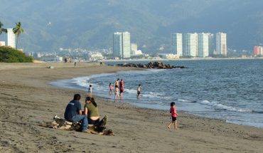 Mesero salva a niña de morir ahogada en Puerto Vallarta