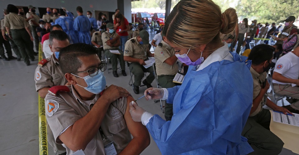 México suma 425 muertes más por COVID; van 20 millones de vacunados