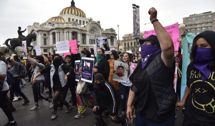 Mujeres marchan en CDMX para exigir alto a la violencia y los feminicidios