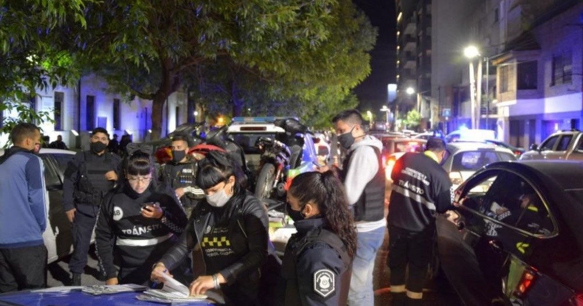 Multan a pagar $355.000 a un organizador de fiestas clandestinas en La Plata