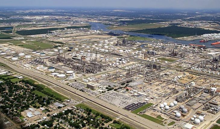 Pemex compra refinería en Houston por 12 mil mdp