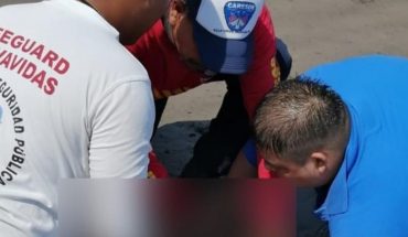 Rescatan a joven turista de ahogarse en el mar en Mazatlán