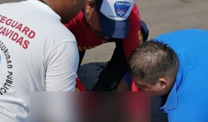 Rescatan a joven turista de ahogarse en el mar en Mazatlán