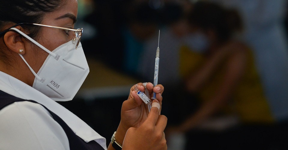 Salud reporta 176 muertes COVID; van 25 millones de vacunas aplicadas