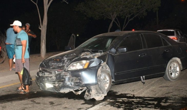 Tremendo choque entre dos autos deja heridos en Mazatlán