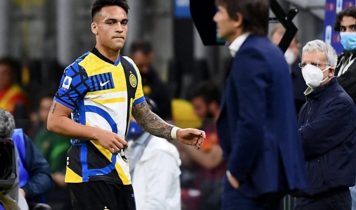 translated from Spanish: Above the ring, Lautaro Martínez and Antonio Conte ended the controversy