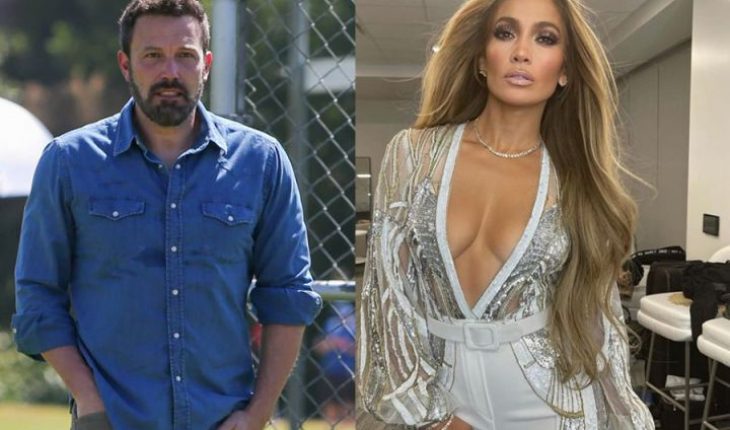 translated from Spanish: After 17 years of their separation, Jennifer Lopez and Ben Affleck are back together