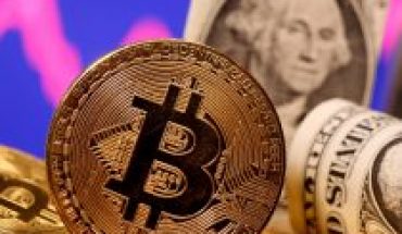 translated from Spanish: Bitcoin in bites: cryptocurrency has fallen by almost 50% since its peak of the year