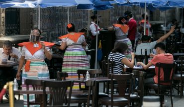 translated from Spanish: CDMX restaurants can extend hours and allow more diners