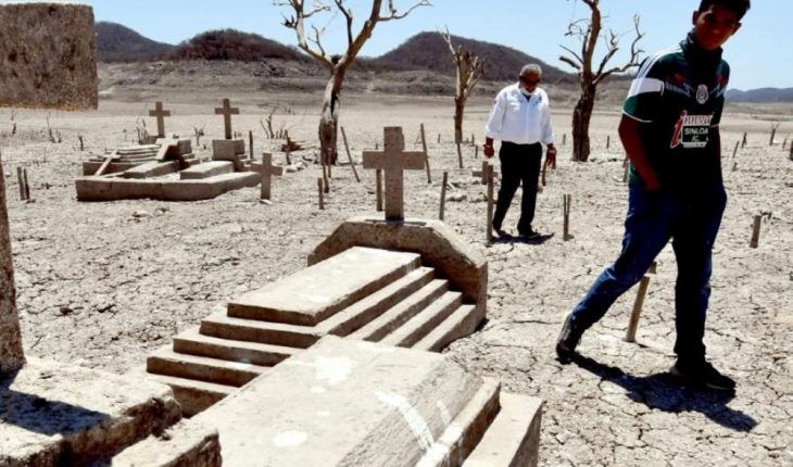 translated from Spanish: Drought includes pantheon and primary from missing town of Terahuito in Bacurato, Sinaloa