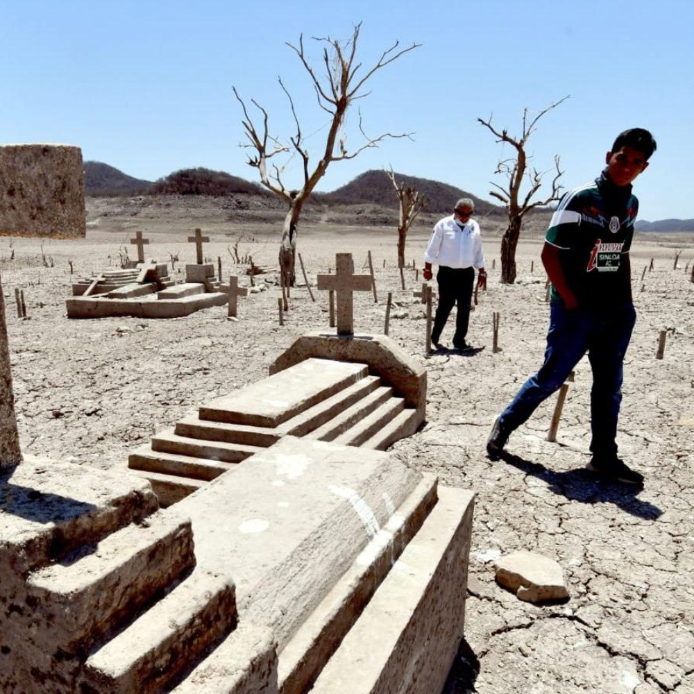 Drought includes pantheon and primary from missing town of Terahuito in Bacurato, Sinaloa
