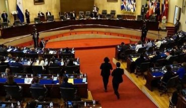 translated from Spanish: El Salvador Congress dismisses CSJ judges