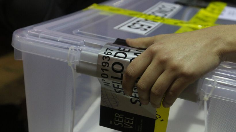 End of first election day: After the closure of the polling stations, ballot boxes and election material were sealed and stored
