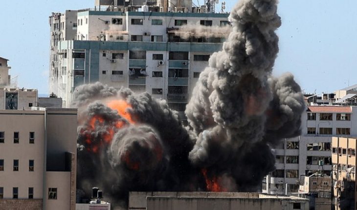 translated from Spanish: Israel bombs another tower in Gaza, headquarters of AP news agency and Al Jazeera