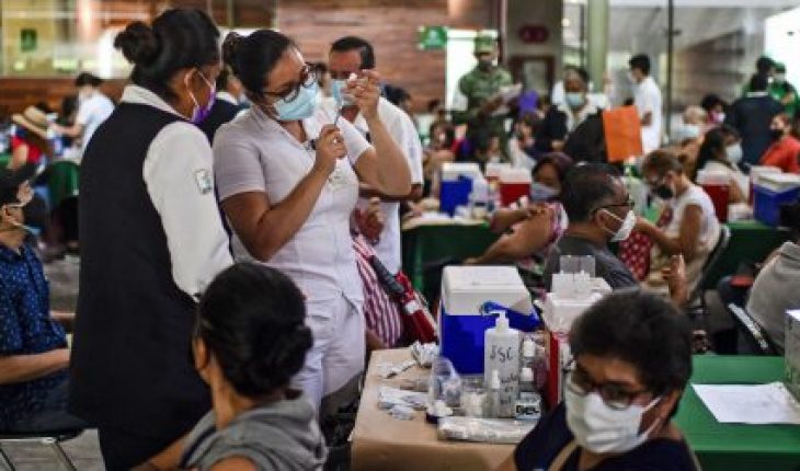 translated from Spanish: Mexico has been desiring COVID cases for 19 weeks; 220,443 have died