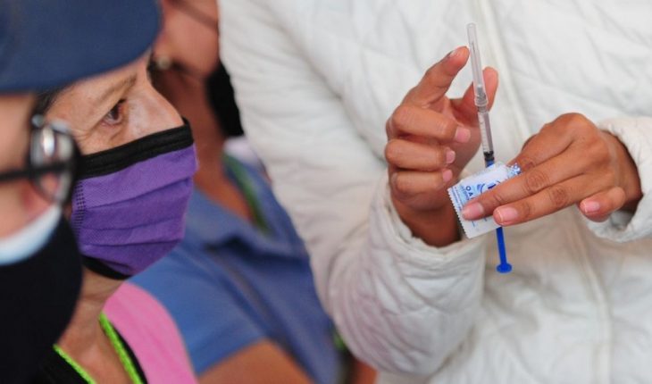 translated from Spanish: Report 15 weeks with low COVID cases; vaccinate 10% of the country