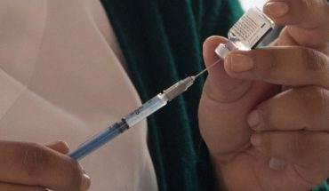 translated from Spanish: Report diluted vaccine in CDMX; we respect guidelines: Health