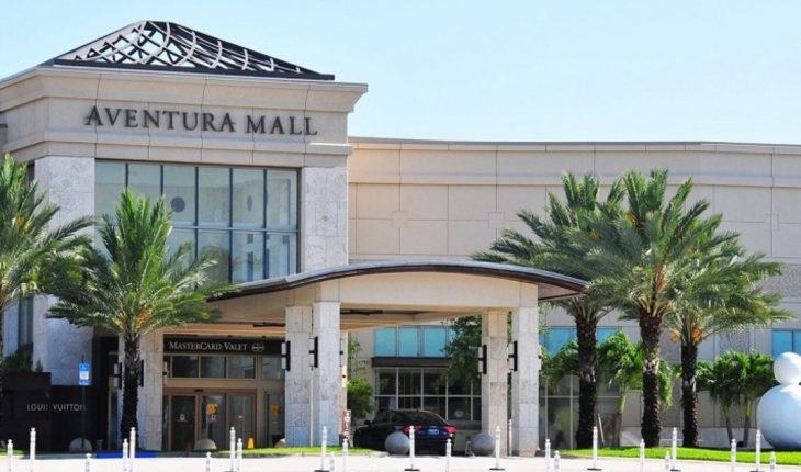 translated from Spanish: Shooting alert at Aventura Mall, popular Miami mall