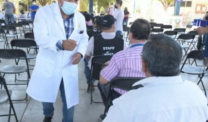translated from Spanish: Starts Covid-19 vaccination to educational staff in Sinaloa