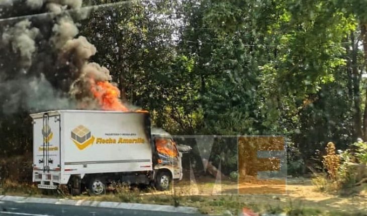 translated from Spanish: There are two detainees for burning vehicles in Uruapan