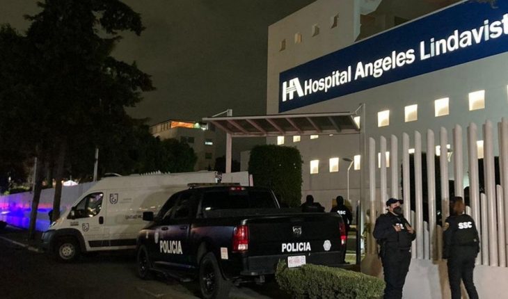 translated from Spanish: Two men killed outside CDMX hospital