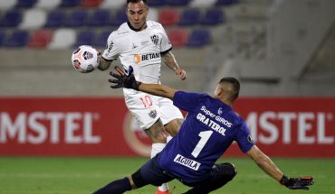 translated from Spanish: [VIDEO] See Edu Vargas’ fantastic definition in the goal with which he closed Atlético Mineiro’s triumph in the Liberators