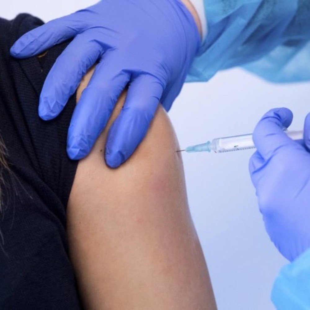 Woman is vaccinated with different doses in Argentina
