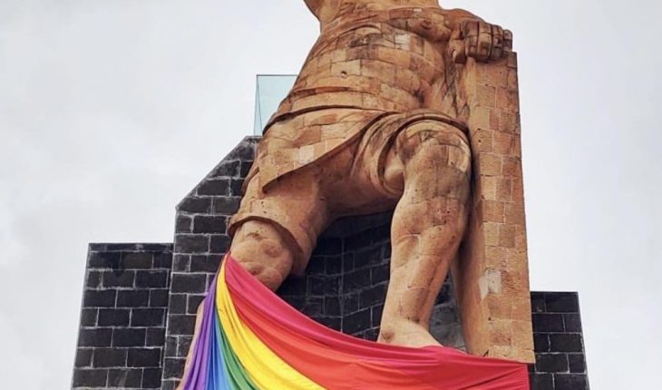 Adornan a El Pípila en Guanajuato con la bandera LGBT+