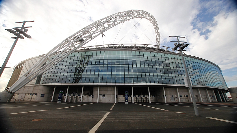 Comisión Europea pide a la UEFA "analizar con cuidado" si mantiene el público en los partidos que se jueguen en Wembley