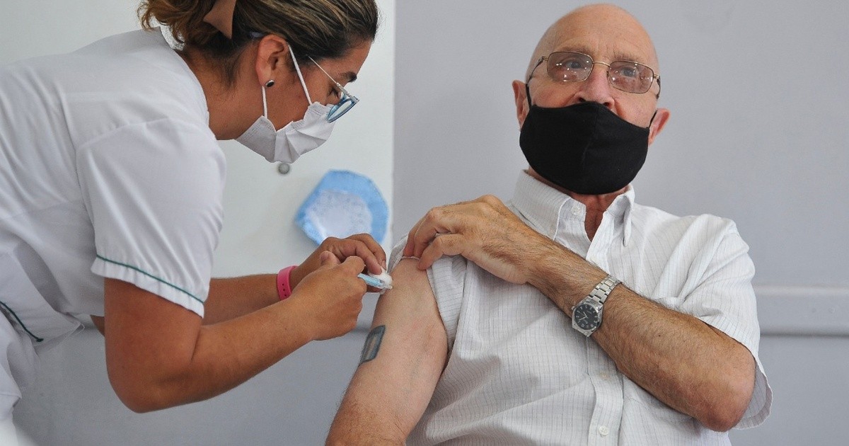 Covid-19: desde mañana, la Provincia vacunará sin turno a los mayores de 55 años