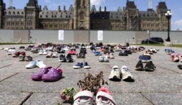 De nueva cuenta, incendian iglesias en Canadá, por hallazgos de restos de niños en territorio autóctono