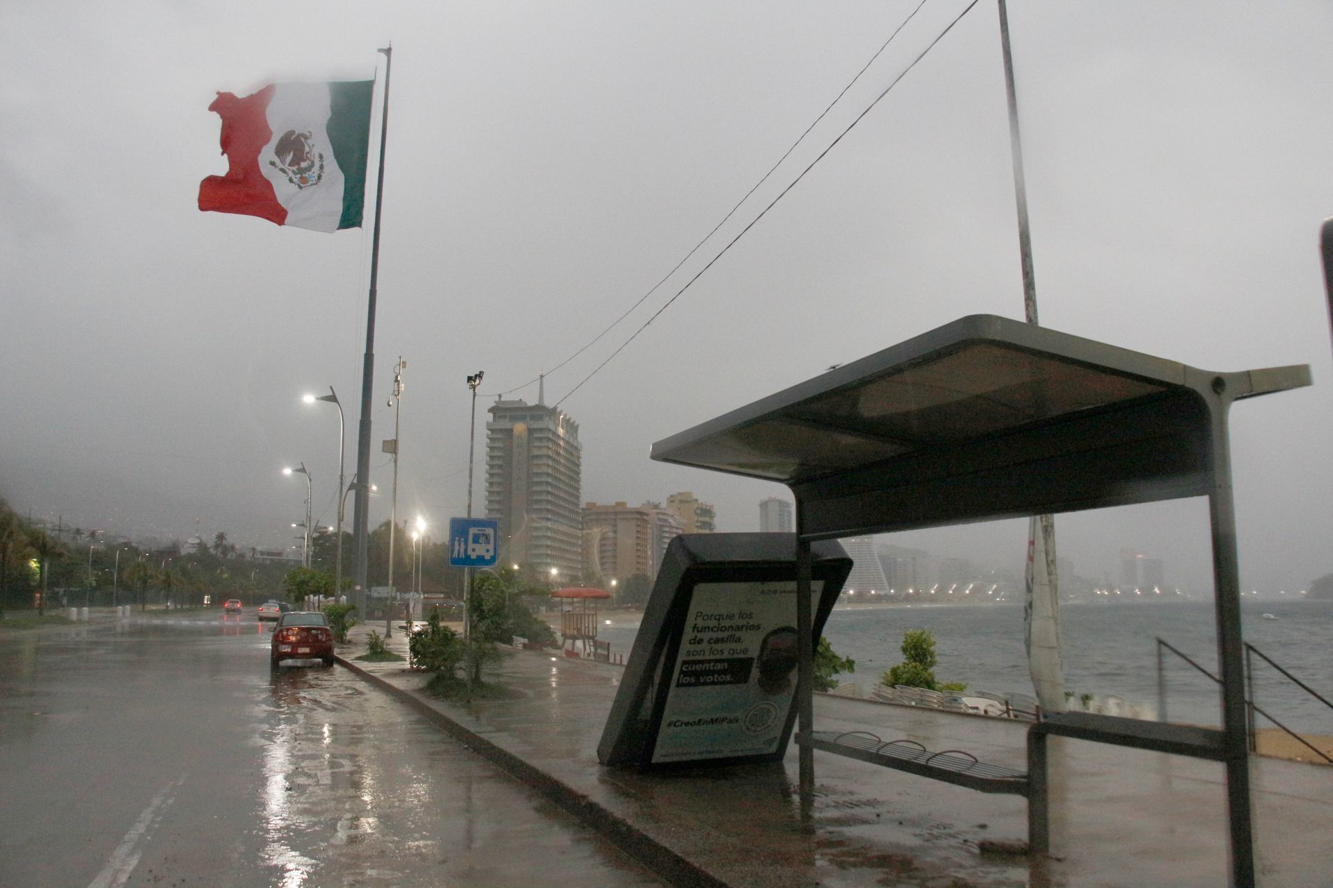 'Dolores' toca tierra entre Colima y Michoacán; prevén fuertes lluvias