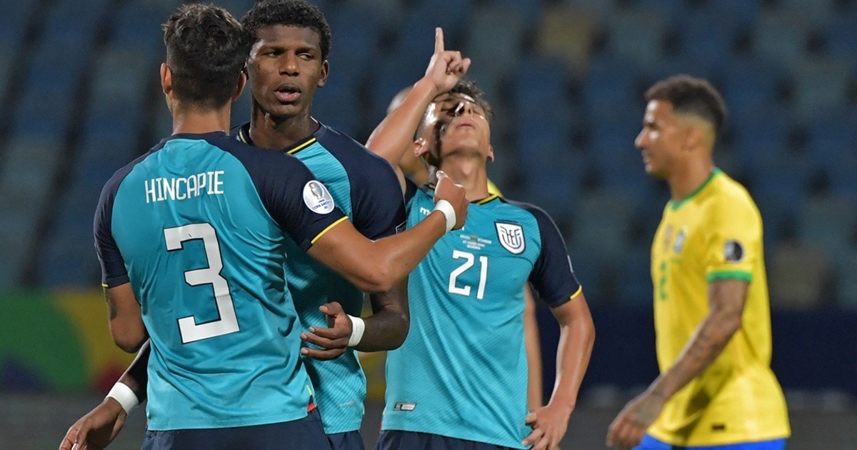Ecuador empató con Brasil y se clasificó a cuartos de final