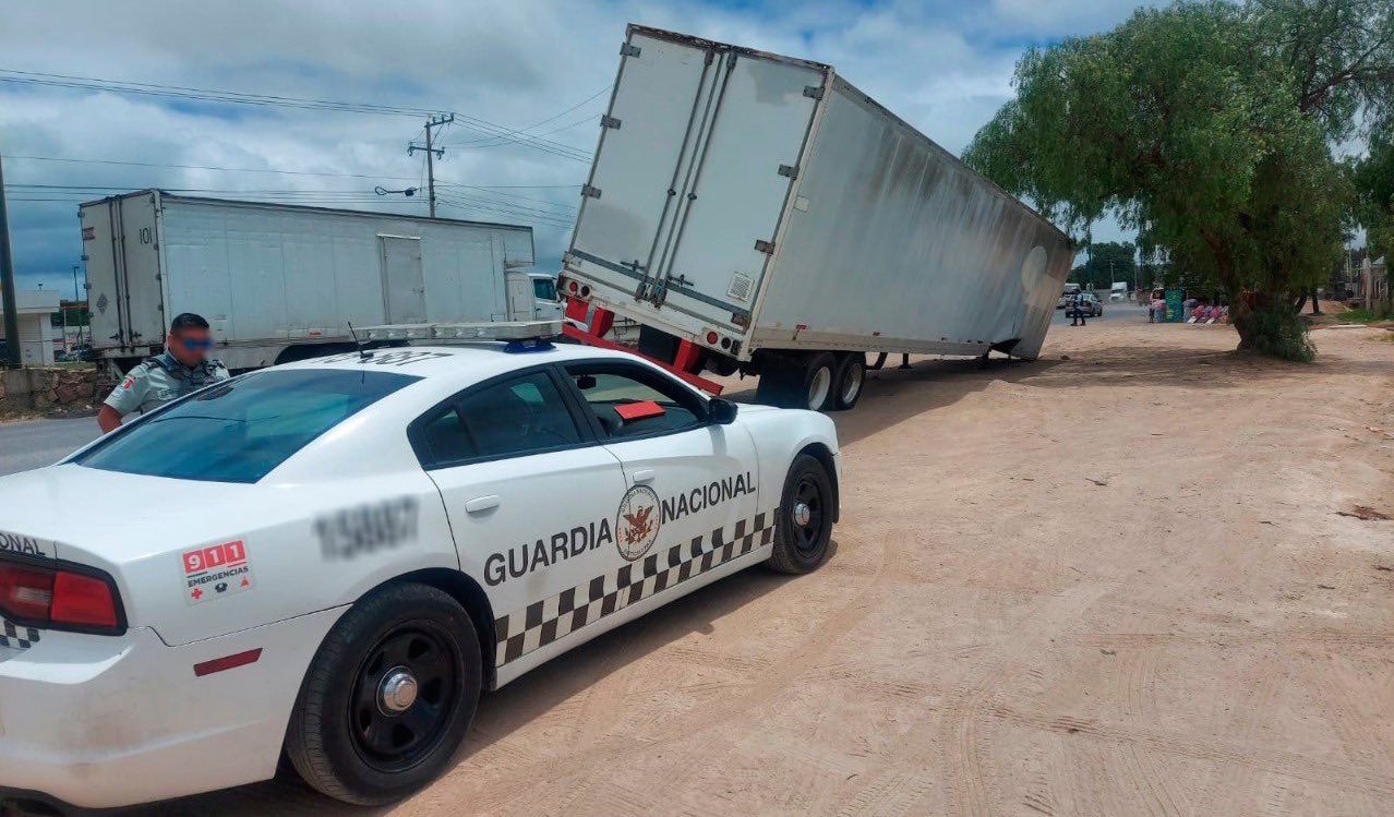Elementos de la GN hallan tráiler con cartuchos robado en Guanajuato