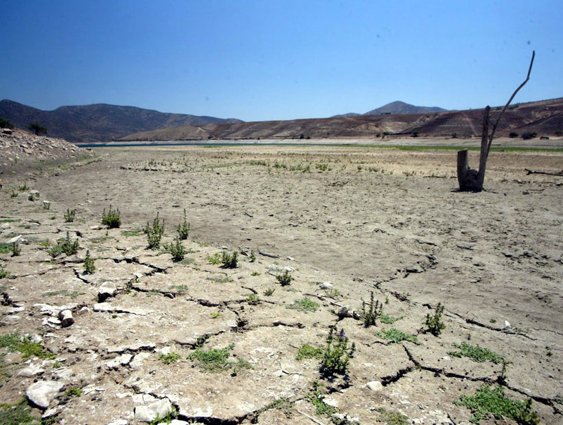 Gobierno realizó balance hídrico y advirtió que año 2021 "es similar al más seco en la historia de Chile"