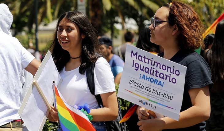 IPSOS: 65% de los chilenos cree que debe legalizarse el matrimonio igualitario