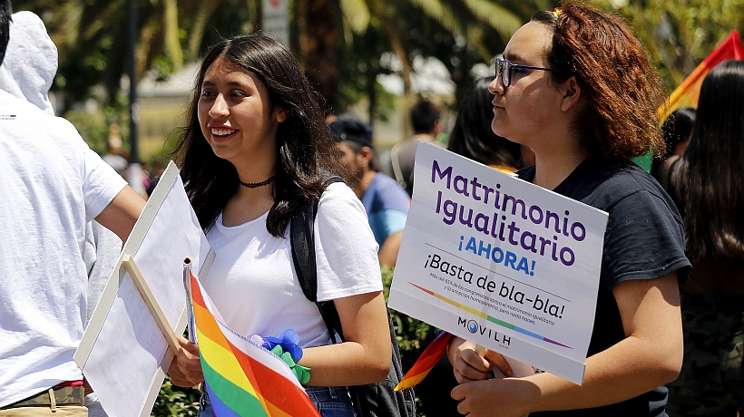 IPSOS: 65% de los chilenos cree que debe legalizarse el matrimonio igualitario