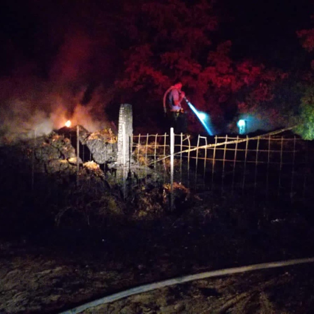 Incendio arrasa con 680 pacas de pastura en El Carrizo, Ahome