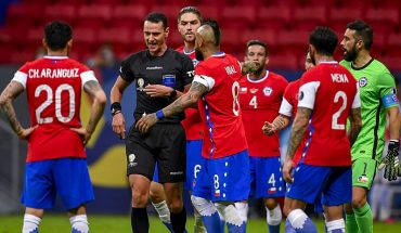 La Federación de Fútbol de Chile pidió la suspensión del árbitro Wilmar Roldán por su desempeño en el partido ante Paraguay
