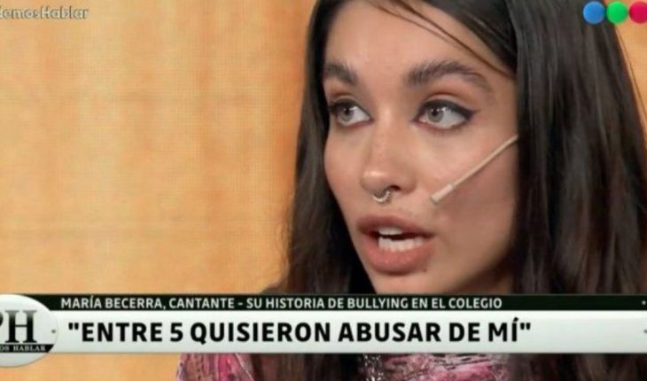 María Becerra reveló que en el colegio los varones le pegaban y quisieron abusar de ella