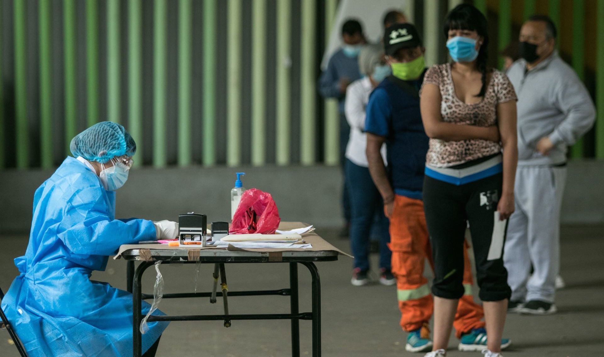 México suma 3,789 casos COVID; contagios suben 12% en una semana